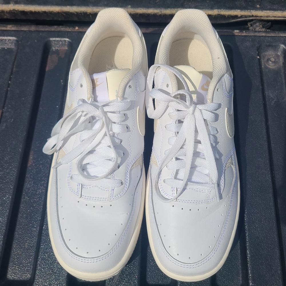 Nike Women's White and Bone Gamma Force Sneakers With Box - Picture 5 of 8